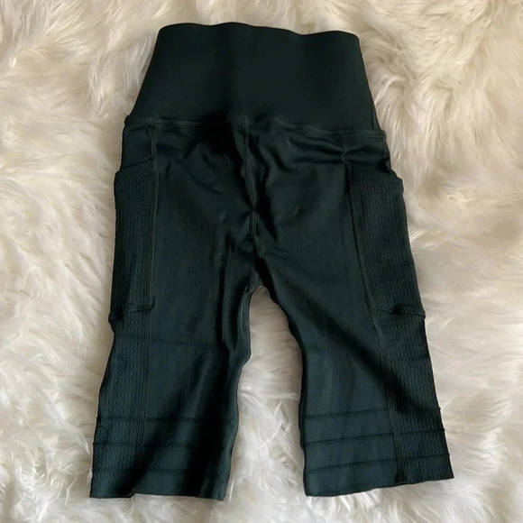 Sculptknit by fabletics shorts - Picture 2 of 5